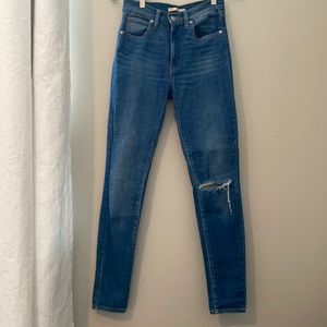Cute Levi jeans with small rip on one leg!
